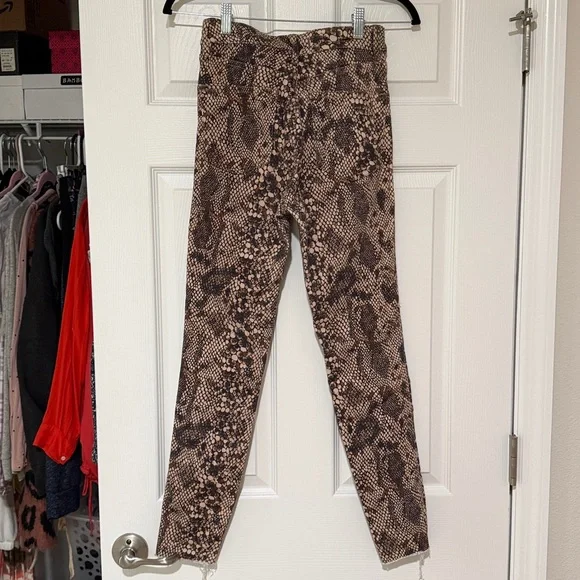 Free People Two Faced Snakeskin Print Raw Hem High Rise Skinny Jeans EUC Size 26 - Picture 4 of 5
